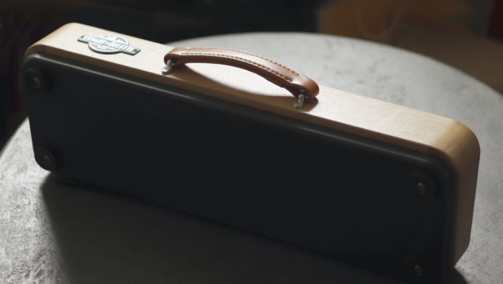 pédalier (pedalboard) chêne massif (massive wood) design Renard & Belette, pour guitariste