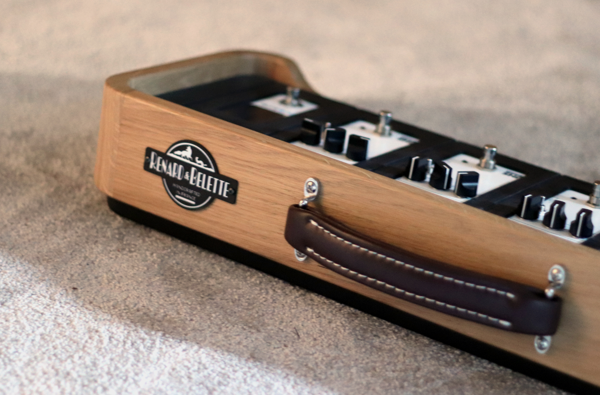 SOLOSCAF 6 pedalboard pour 6 pedales Renard & Belette
