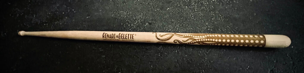 motif grave custom manche baguette la volta