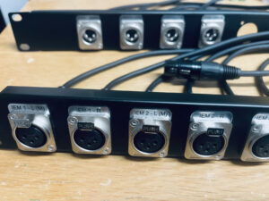 étiquettes gravées sur mesure pour connectiques son et lumiere