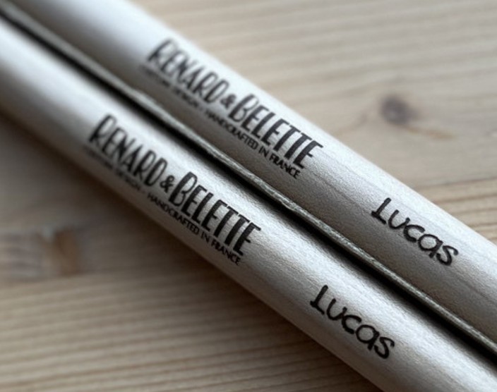 gravure custom baguettes de batteurs