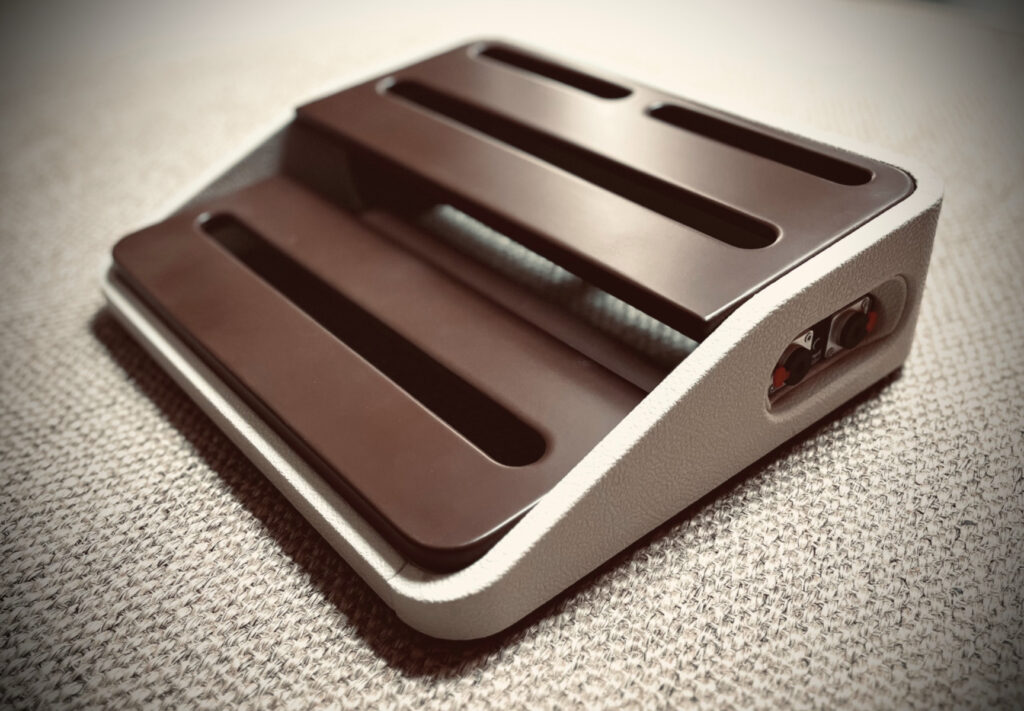 pedalier multiplis de hetre revetu couleur creme, fabrication custom Renard & Belette