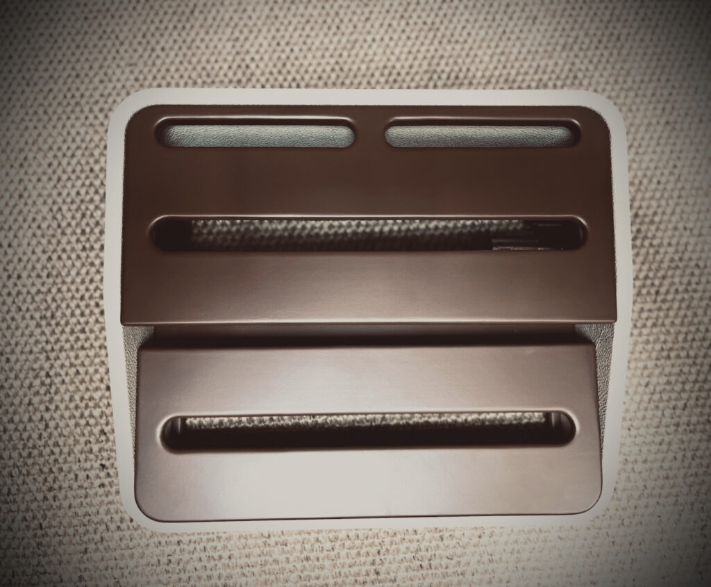 pedalier multiplis de hetre revetu couleur creme, fabrication custom Renard & Belette